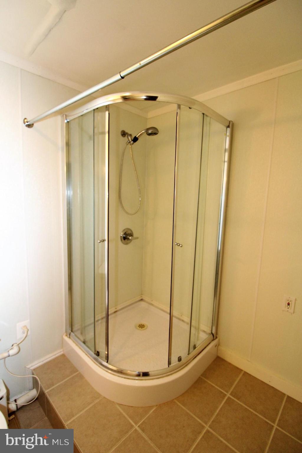 218 Holy Cross Road Baltimore, MD 21225 - Photo 29 of 34 Basement full bath