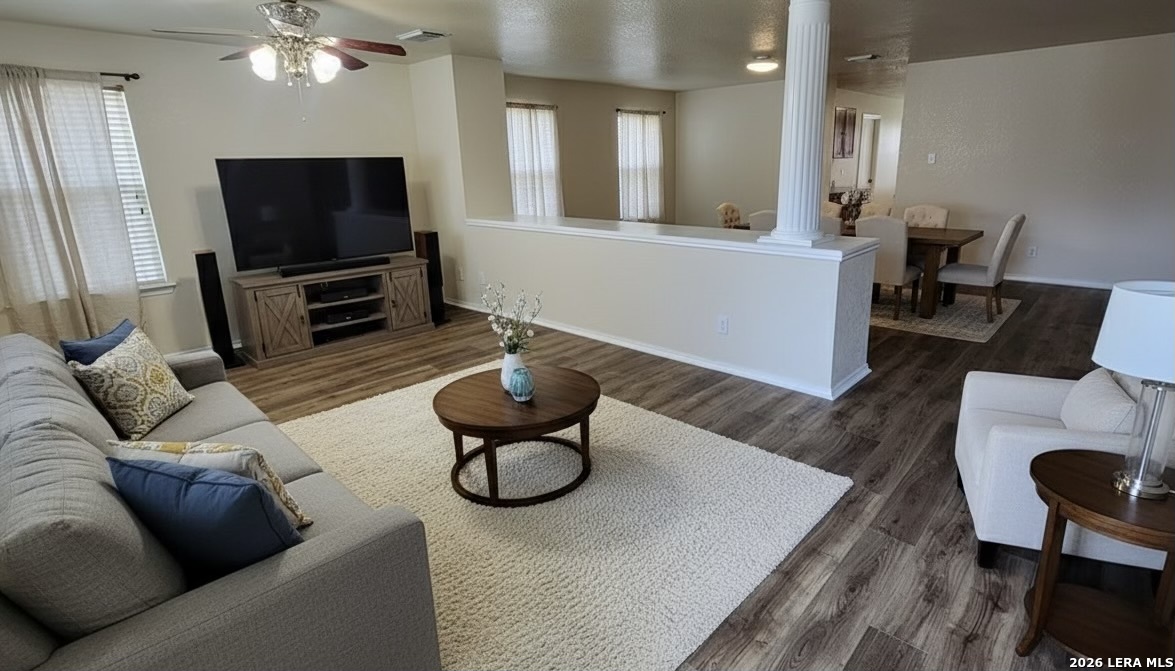 7405 Forest Edge Live Oak, TX 78233 - Photo 3 of 14