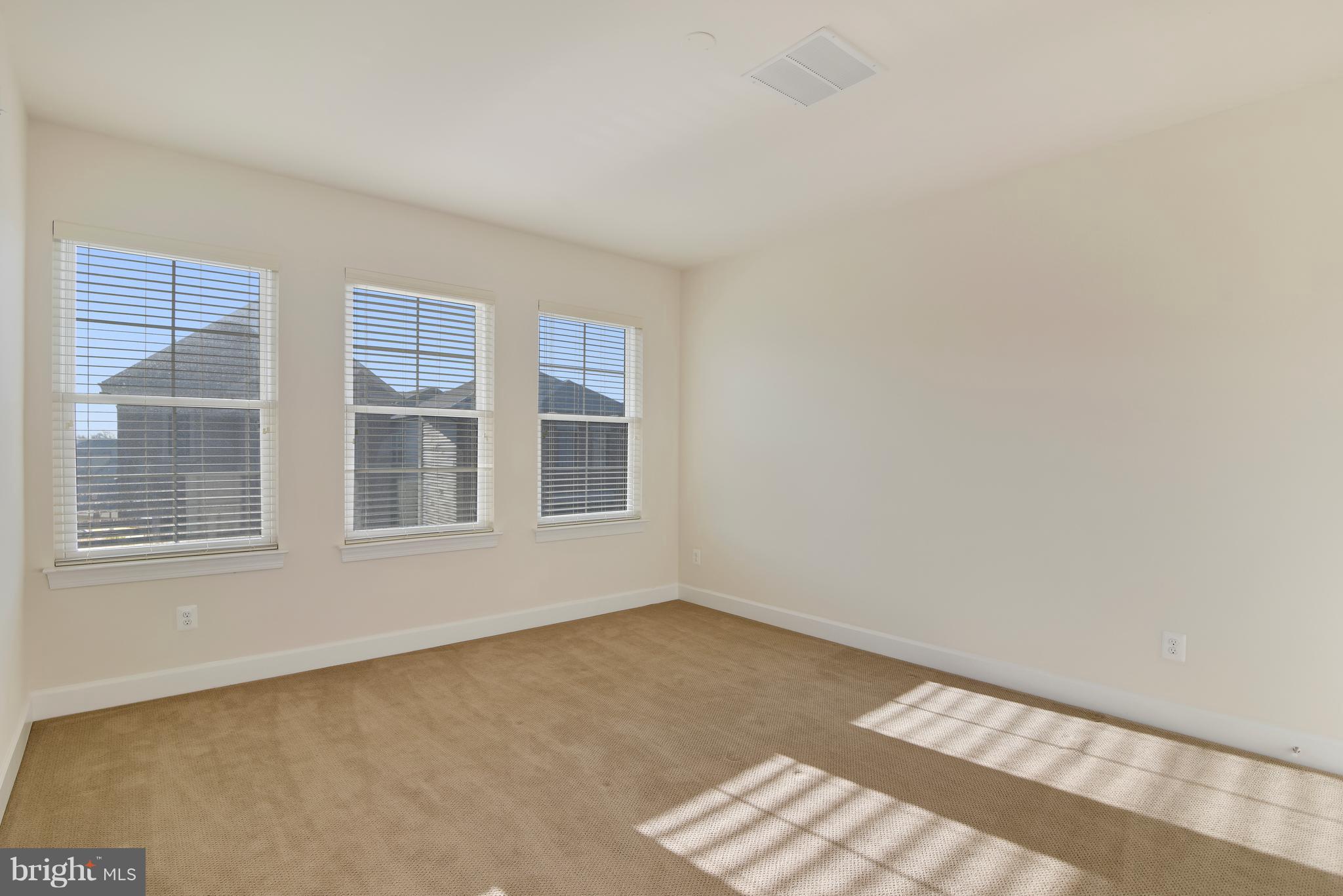 20442 Codman Drive Ashburn, VA 20147 - Photo 17 of 37 Bedroom