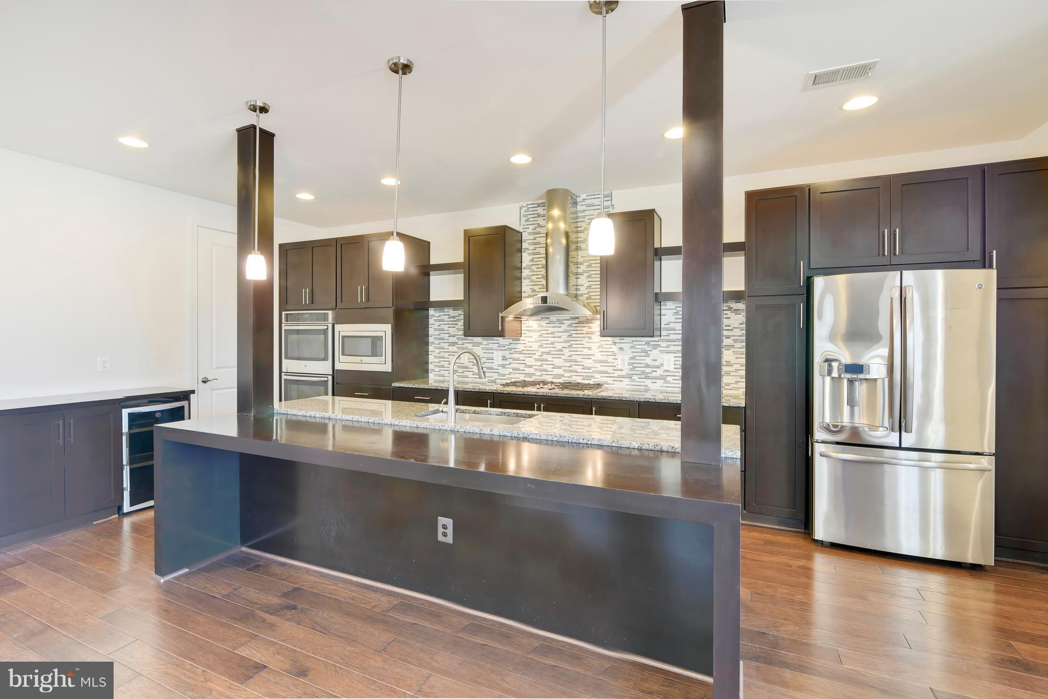 20442 Codman Drive Ashburn, VA 20147 - Photo 2 of 37 Kitchen