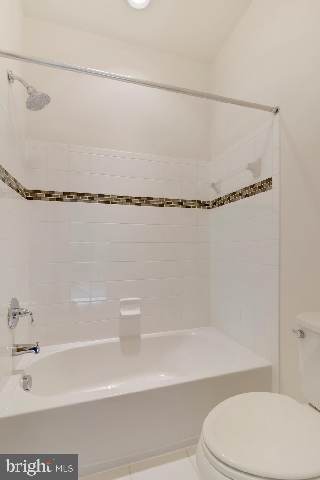 20442 Codman Drive Ashburn, VA 20147 - Photo 25 of 37 Hall Bathroom