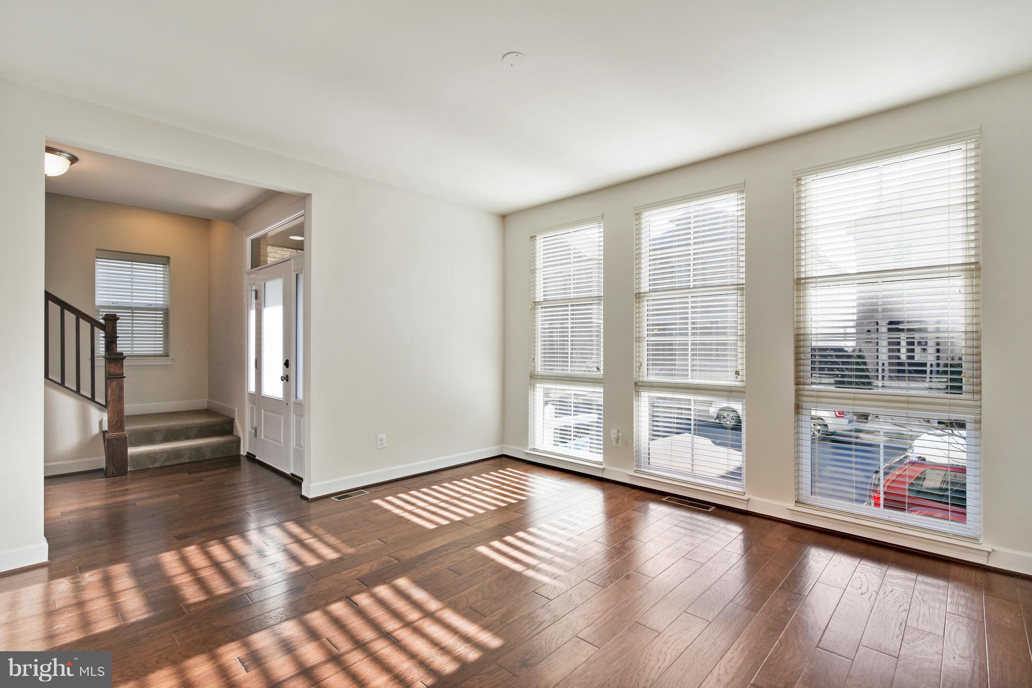 20442 Codman Drive Ashburn, VA 20147 - Photo 3 of 37 Study