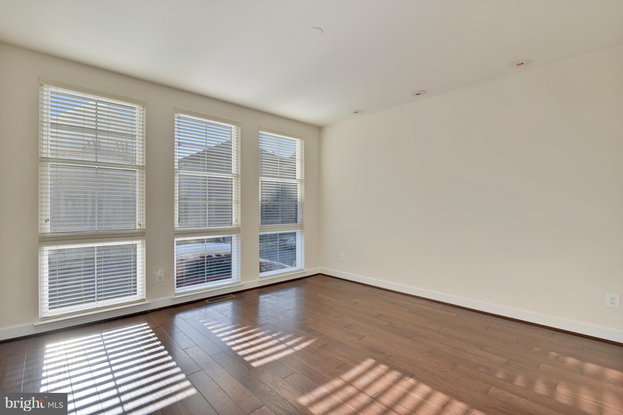 20442 Codman Drive Ashburn, VA 20147 - Photo 4 of 37 Study