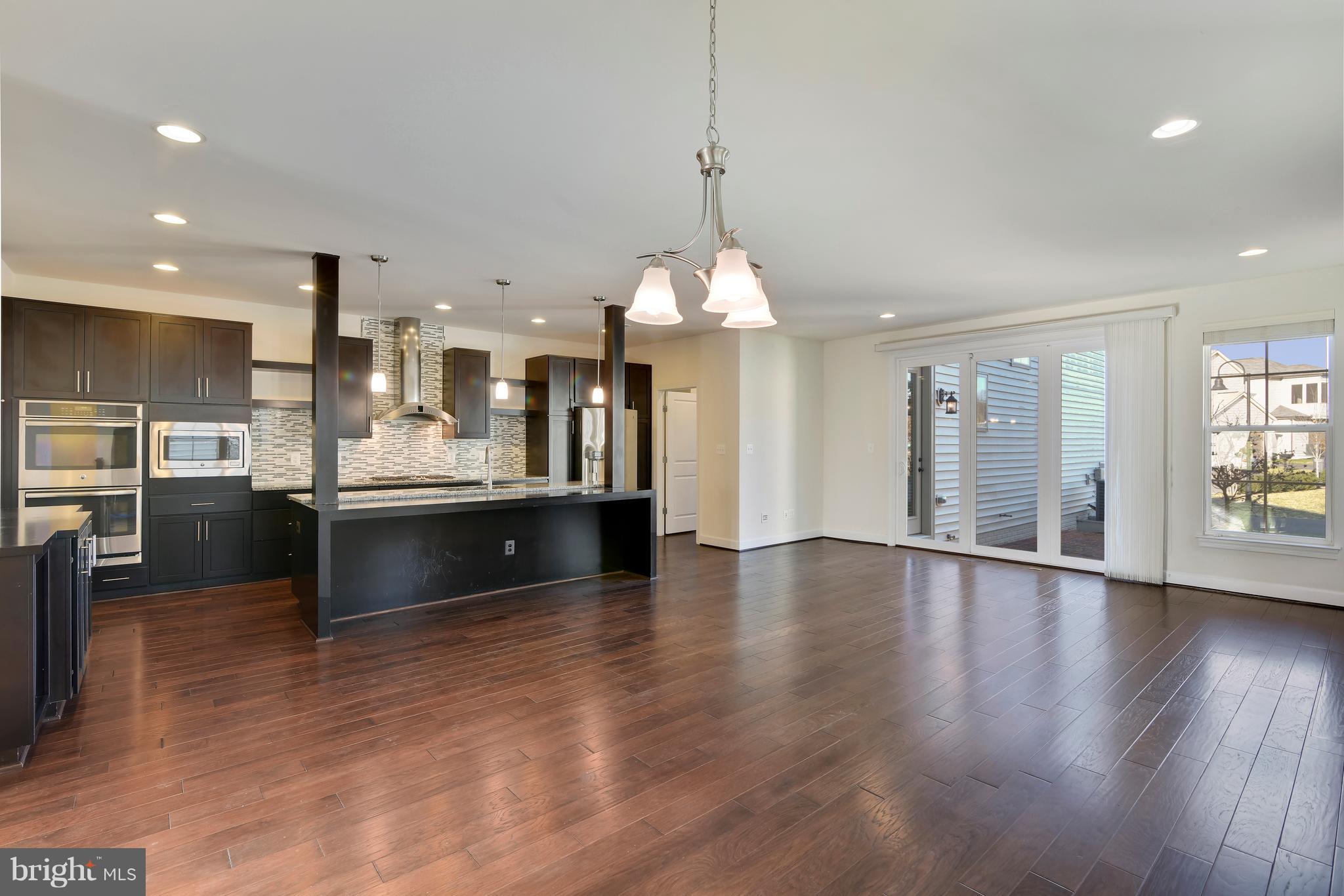 20442 Codman Drive Ashburn, VA 20147 - Photo 6 of 37 Kitchen and Dining Area