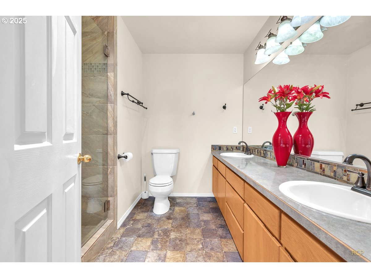 36640 Yocum Loop Sandy, OR 97055 - Photo 11 of 20 Primary Bedroom