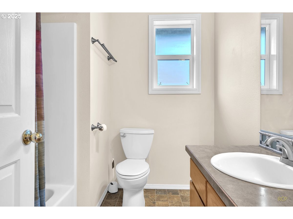 36640 Yocum Loop Sandy, OR 97055 - Photo 12 of 20 Bathroom