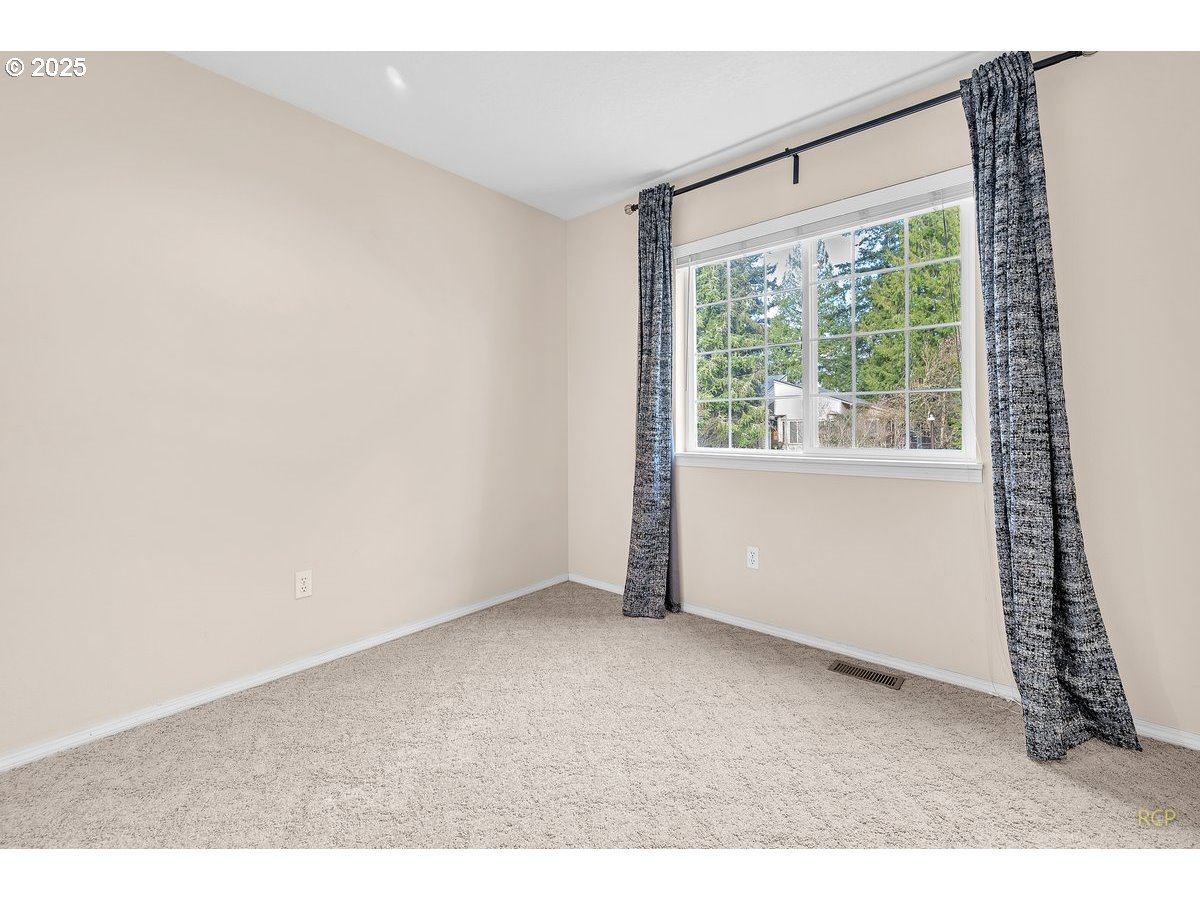 36640 Yocum Loop Sandy, OR 97055 - Photo 13 of 20 Bedroom