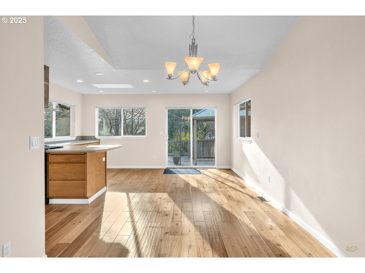 36640 Yocum Loop Sandy, OR 97055 - Photo 4 of 20 Dining Area