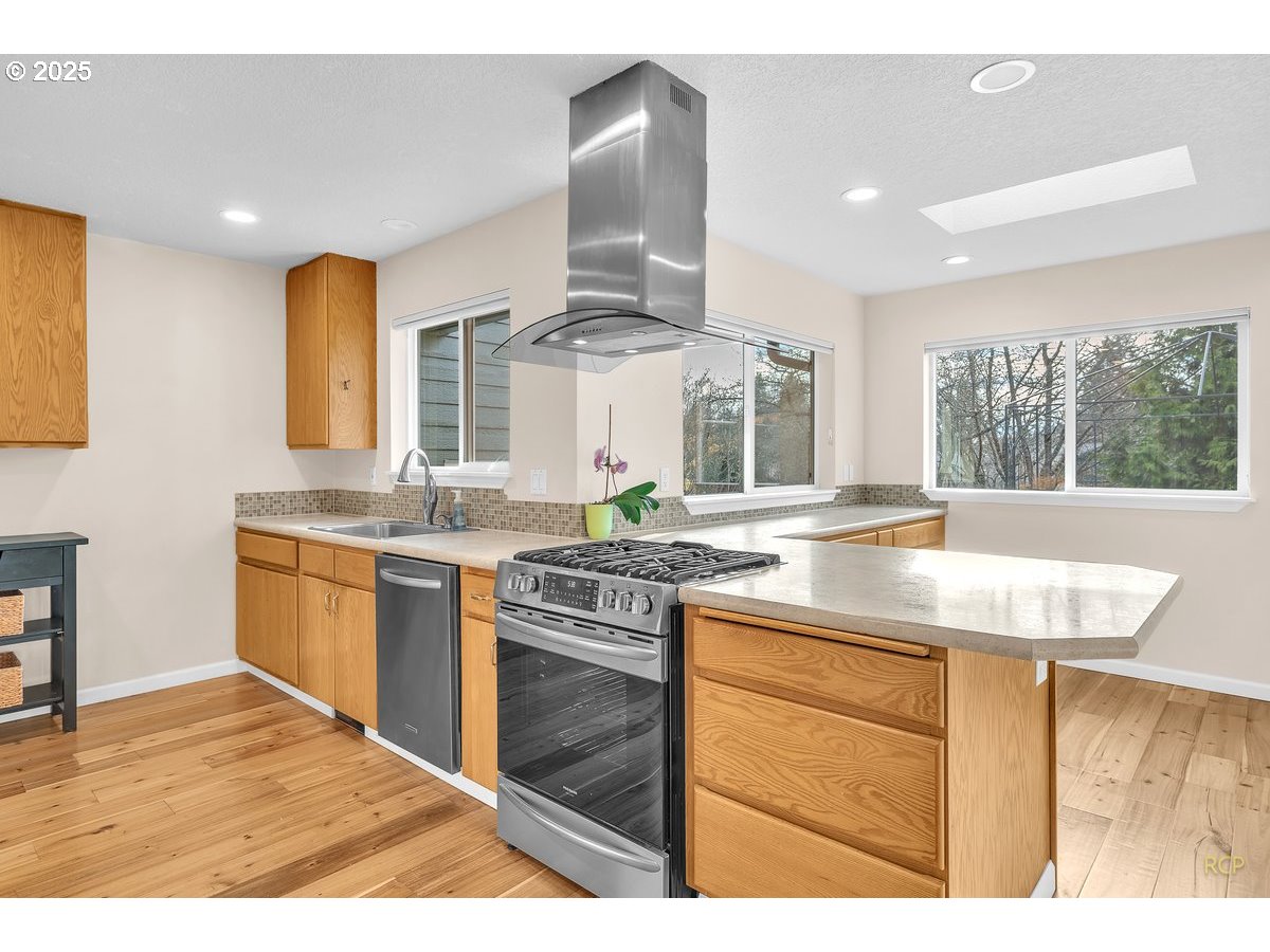 36640 Yocum Loop Sandy, OR 97055 - Photo 6 of 20 Kitchen