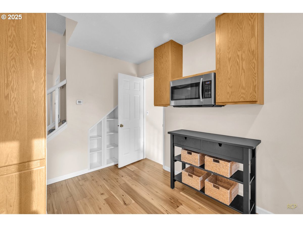 36640 Yocum Loop Sandy, OR 97055 - Photo 7 of 20 Kitchen