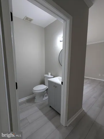 a view of empty room with window