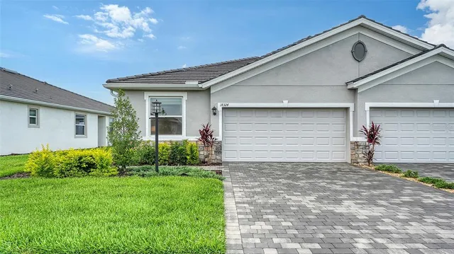 a front view of house with yard