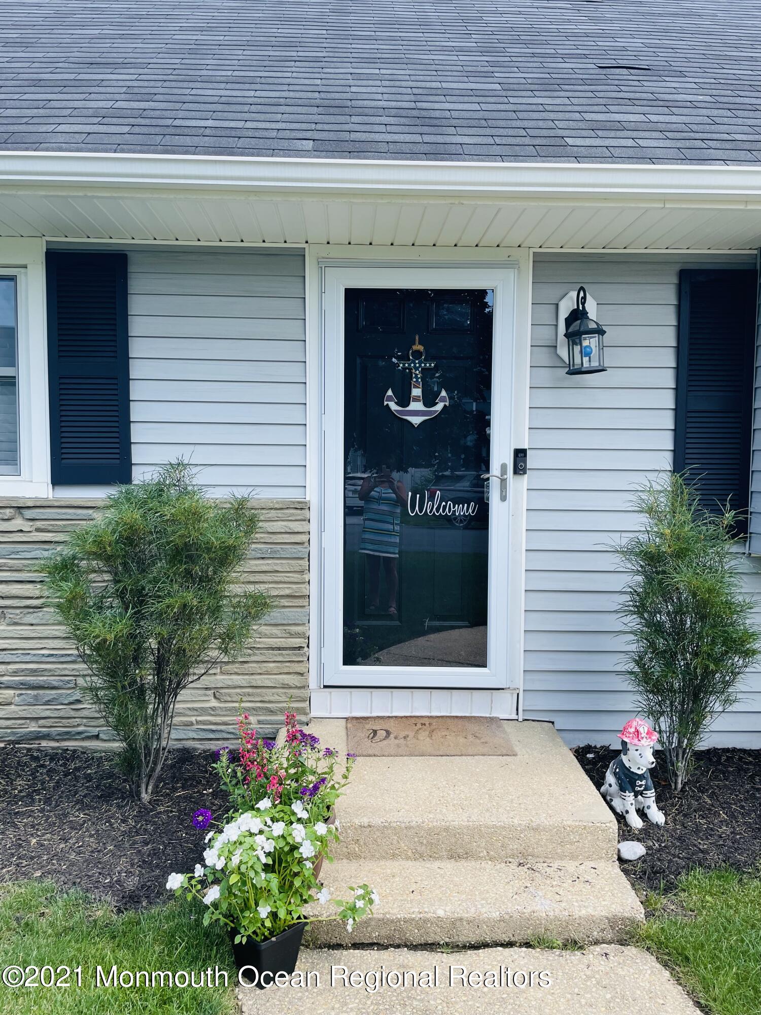 1414 Treeneedle Road Point Pleasant, NJ 08742 - Photo 4 of 27 3E697143-6DD4-4E36-A8FE-CFF453CDEE04