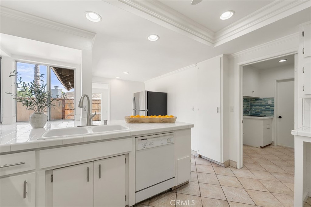 593 South Kensington Road Orange, CA 92869 - Photo 13 of 48