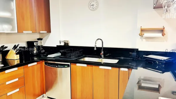 $5,100 | 7901 Hispanola Avenue, Unit 1611, North Bay Village, FL 33141