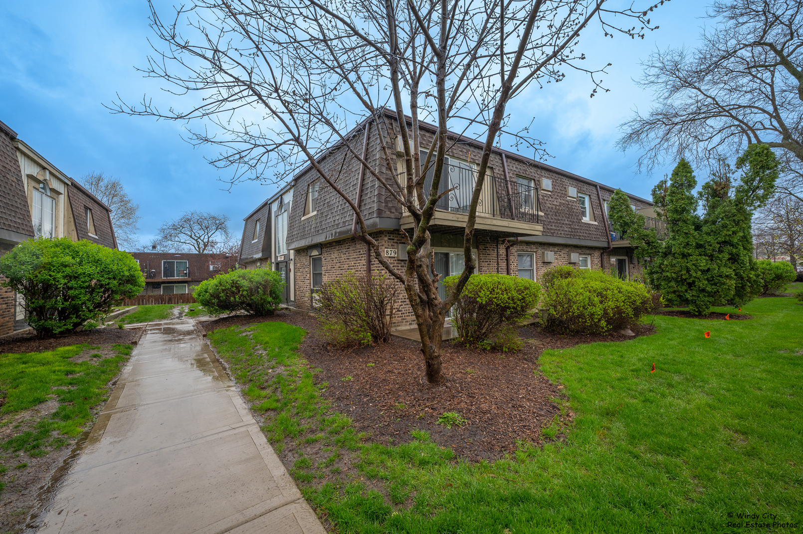 879 Trace Drive, Unit 202 Buffalo Grove, IL 60089 - Photo 2 of 15 a front view of a house with garden