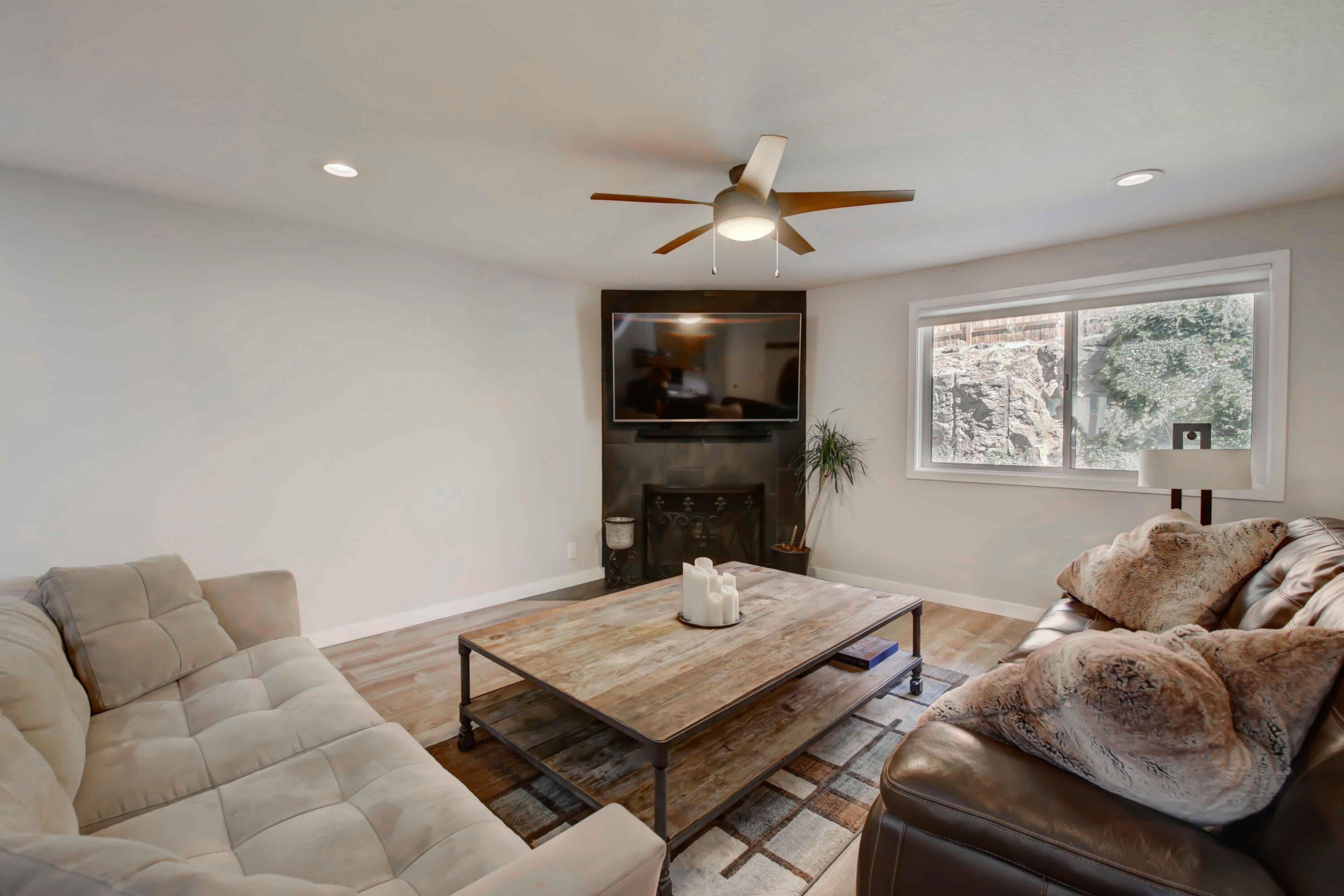 1050 Northeast Butler Market Road, Unit 55 Bend, OR 97701 - Photo 5 of 25 1050 NE Butler Market #55-8