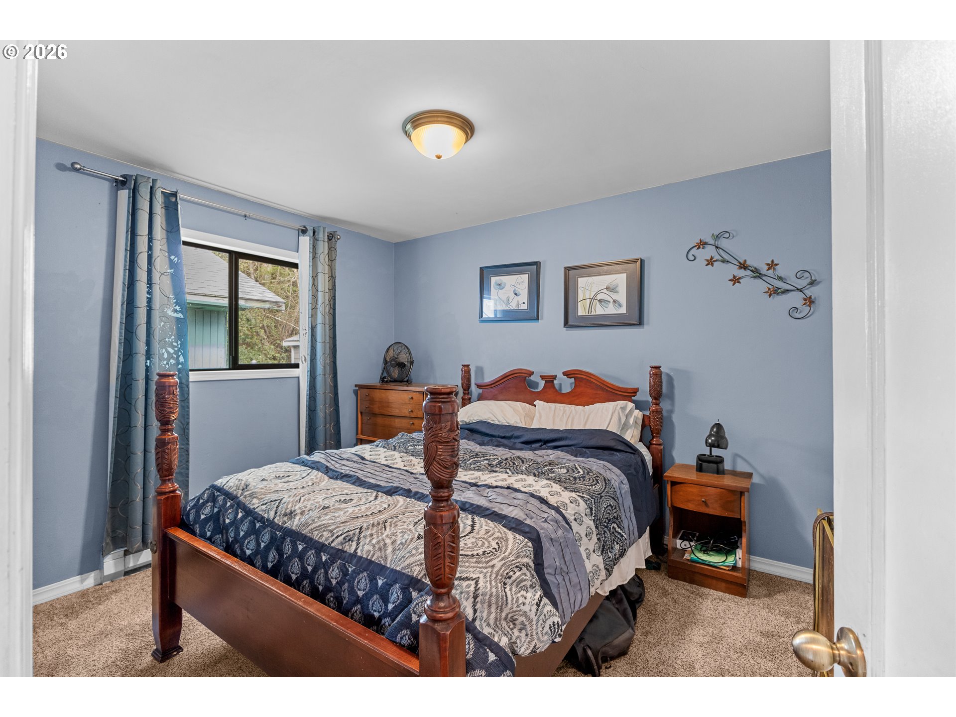 900 West 17th Street Coquille, OR 97423 - Photo 17 of 36 a bedroom with a large bed and a window