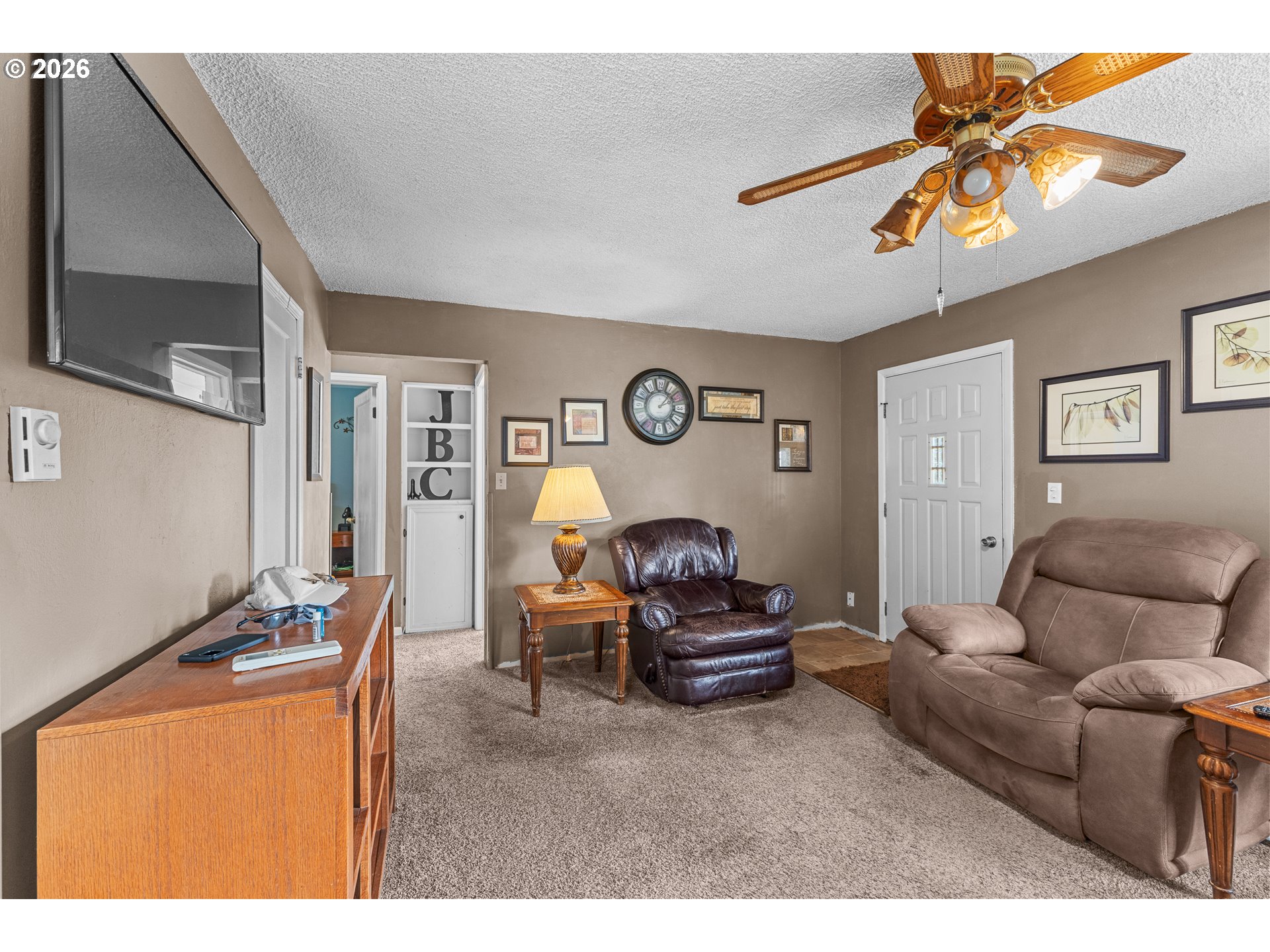 900 West 17th Street Coquille, OR 97423 - Photo 8 of 36 a living room with furniture