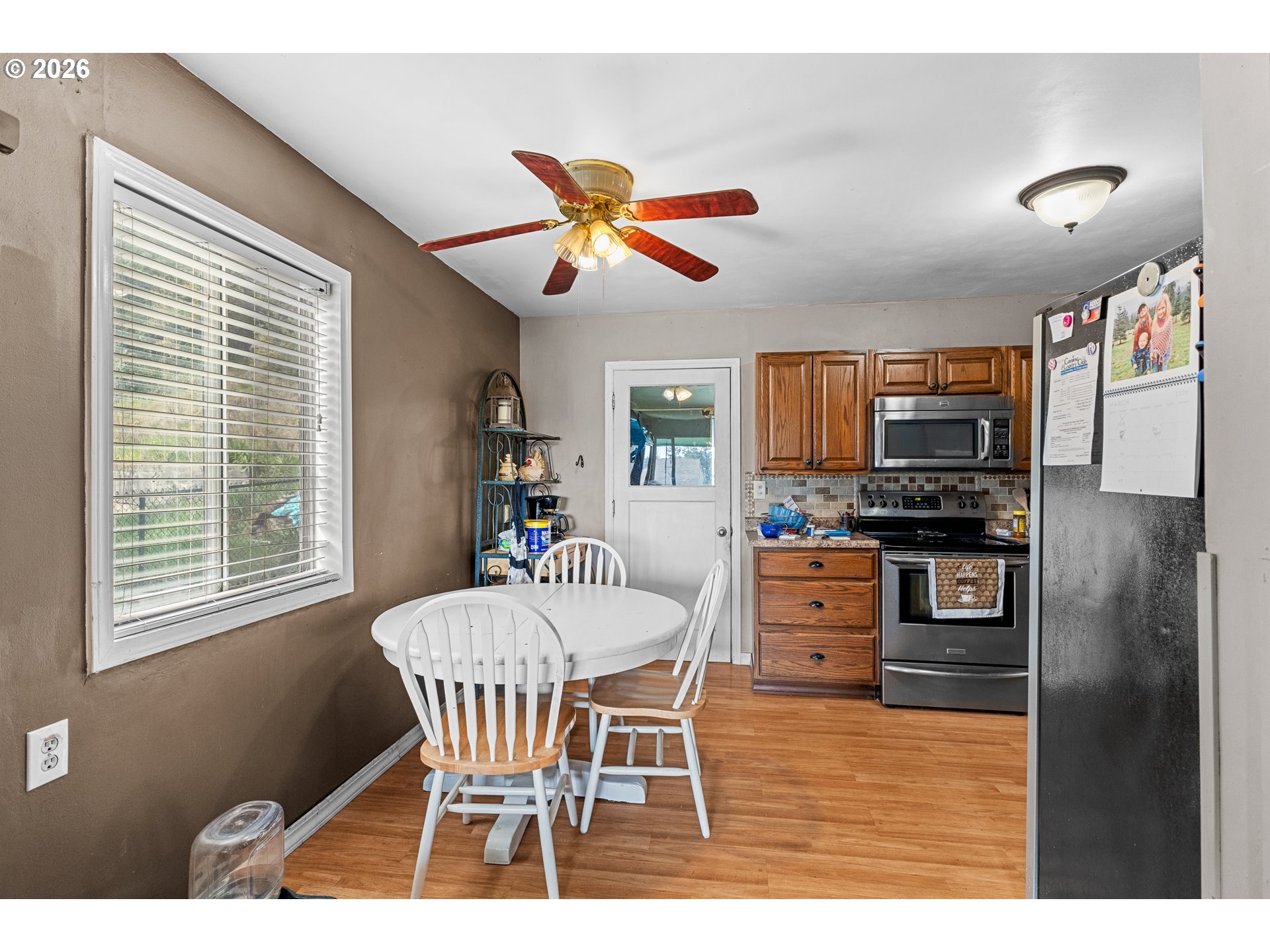 900 West 17th Street Coquille, OR 97423 - Photo 10 of 36 a dining room with furniture and window