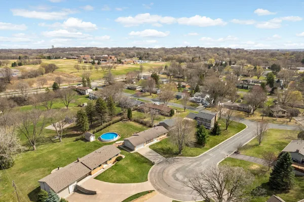 $424,900 | 110 Mayo Drive, Burnsville, MN 55337