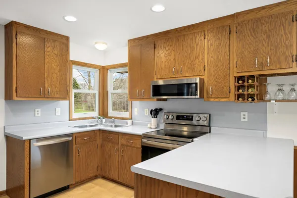 $424,900 | 110 Mayo Drive, Burnsville, MN 55337
