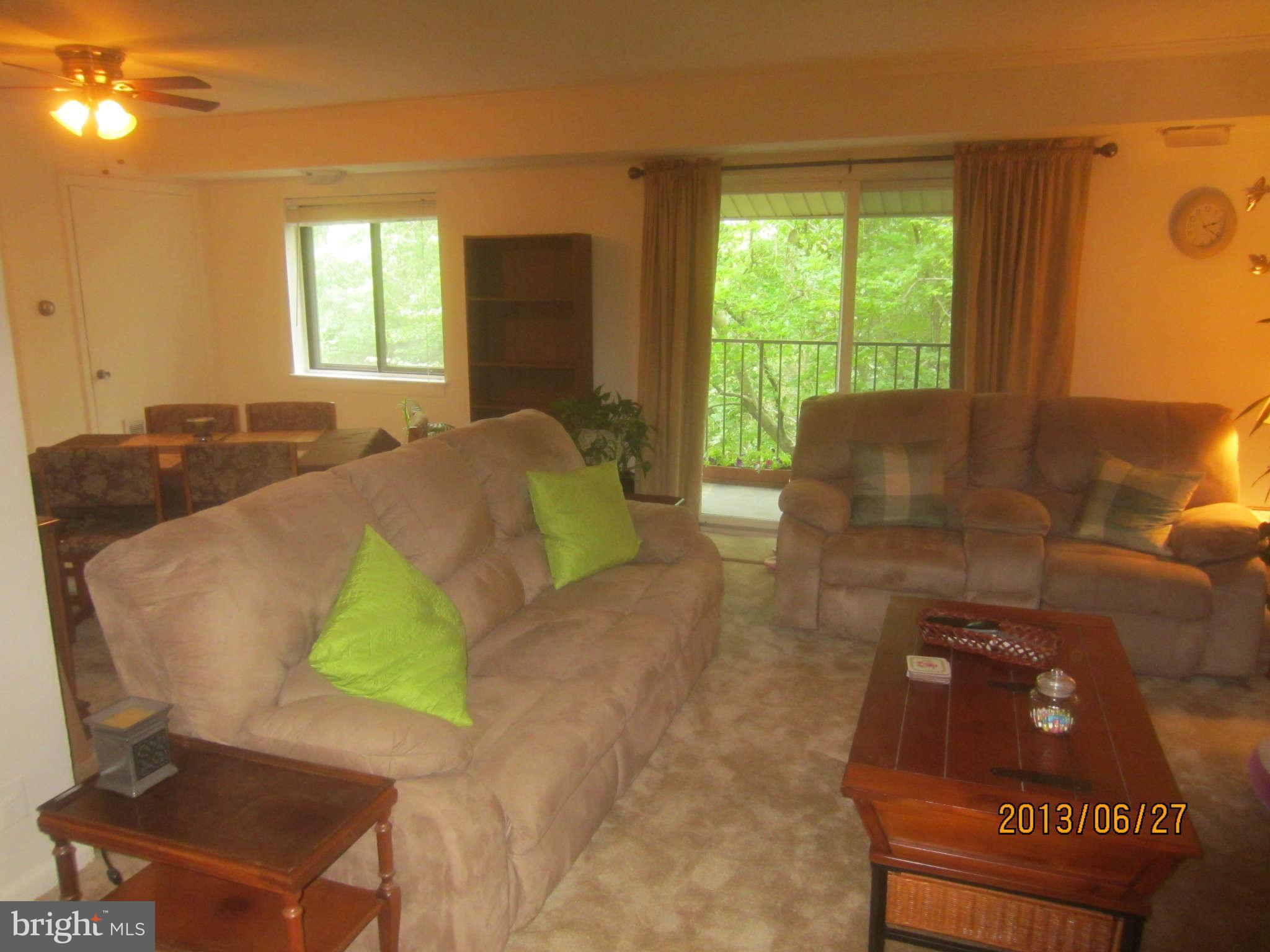 6250 Edsall Road, Unit 402 Alexandria, VA 22312 - Photo 3 of 18 Living Room