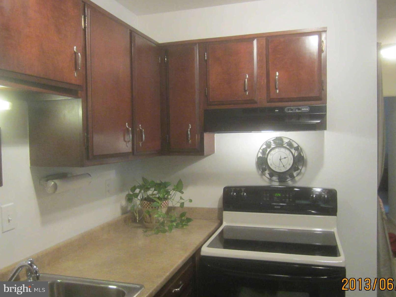 6250 Edsall Road, Unit 402 Alexandria, VA 22312 - Photo 8 of 18 Kitchen