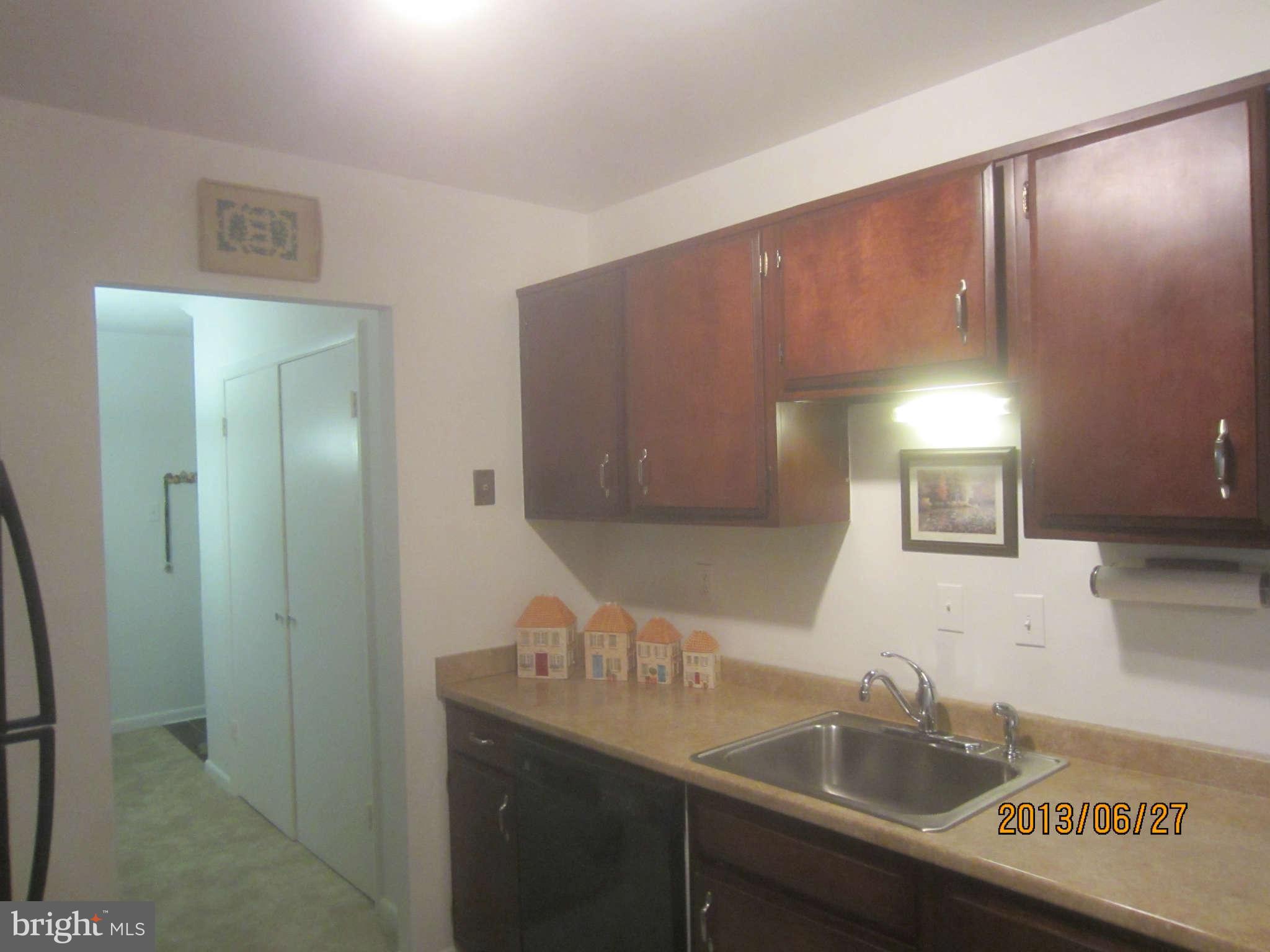 6250 Edsall Road, Unit 402 Alexandria, VA 22312 - Photo 9 of 18 Kitchen