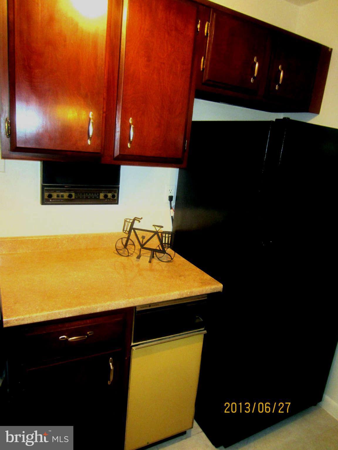 6250 Edsall Road, Unit 402 Alexandria, VA 22312 - Photo 10 of 18 Kitchen