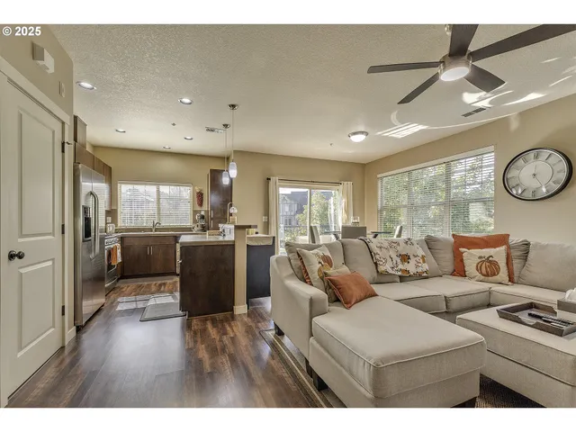 $358,500 | 7959 Northeast Rockne Way, Hillsboro, OR 97006