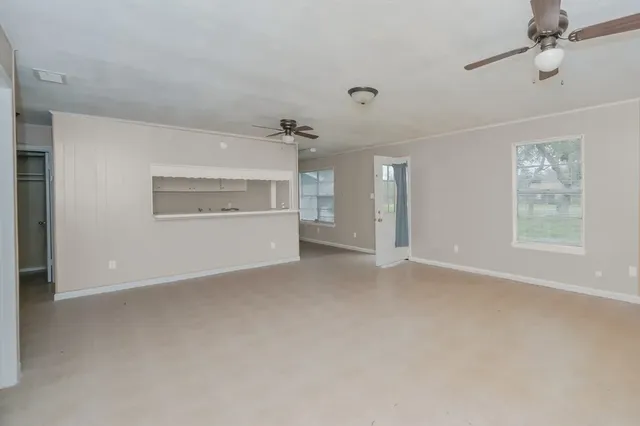 $1,120 | 201 West 3rd Street, Rockport, TX 78382