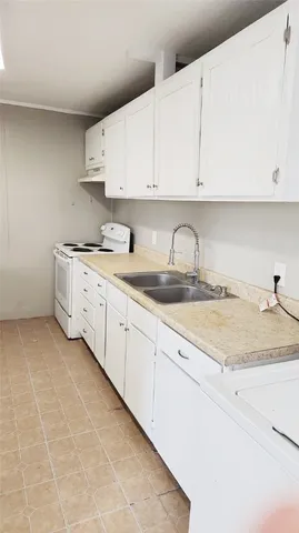 $1,120 | 201 West 3rd Street, Rockport, TX 78382