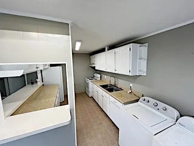 $1,120 | 201 West 3rd Street, Rockport, TX 78382