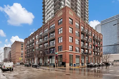 $375,000 | 210 South Desplaines Street, Unit 404, Chicago, IL 60661