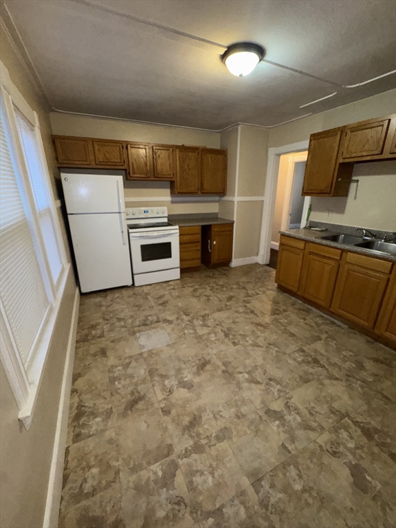 30-32 Colchester Street Springfield, MA 01109 - Photo 10 of 14