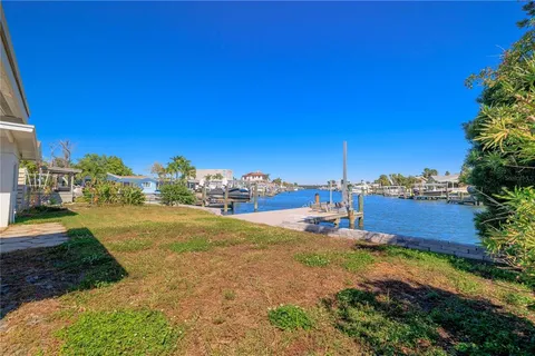 $599,000 | 17611 1st Street East, Redington Shores, FL 33708