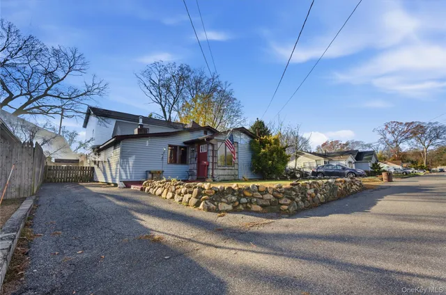 a street view with residential house