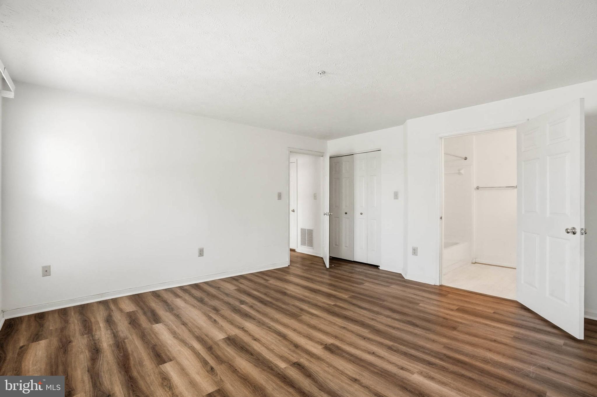 699 Winding Stream Way, Unit 102 Odenton, MD 21113 - Photo 16 of 30 Primary w/ attached Bath