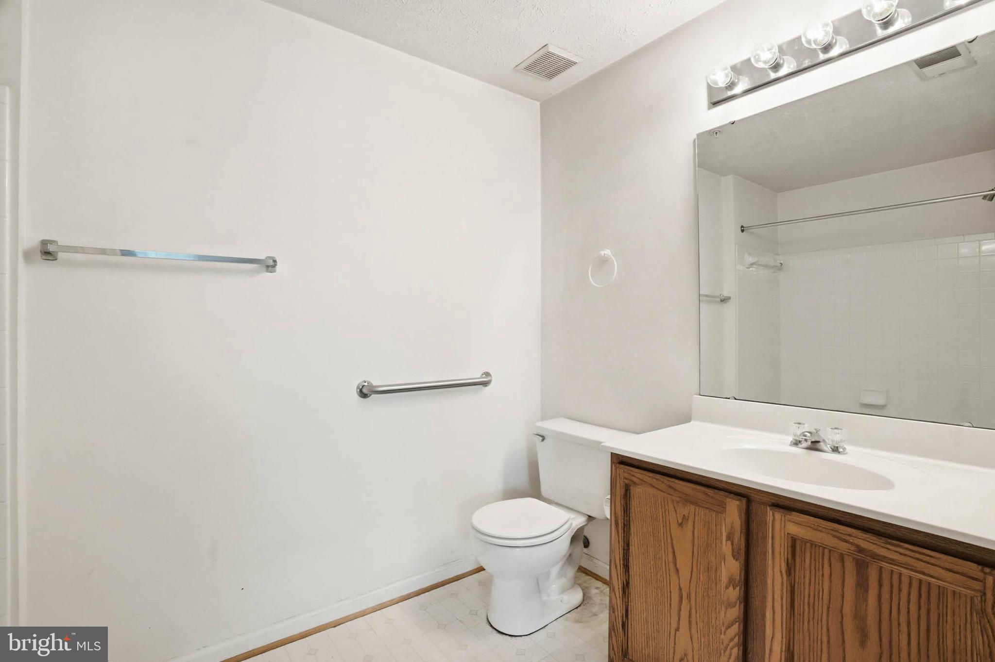 699 Winding Stream Way, Unit 102 Odenton, MD 21113 - Photo 17 of 30 Primary Bathroom