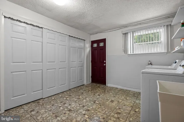 a view of utility room