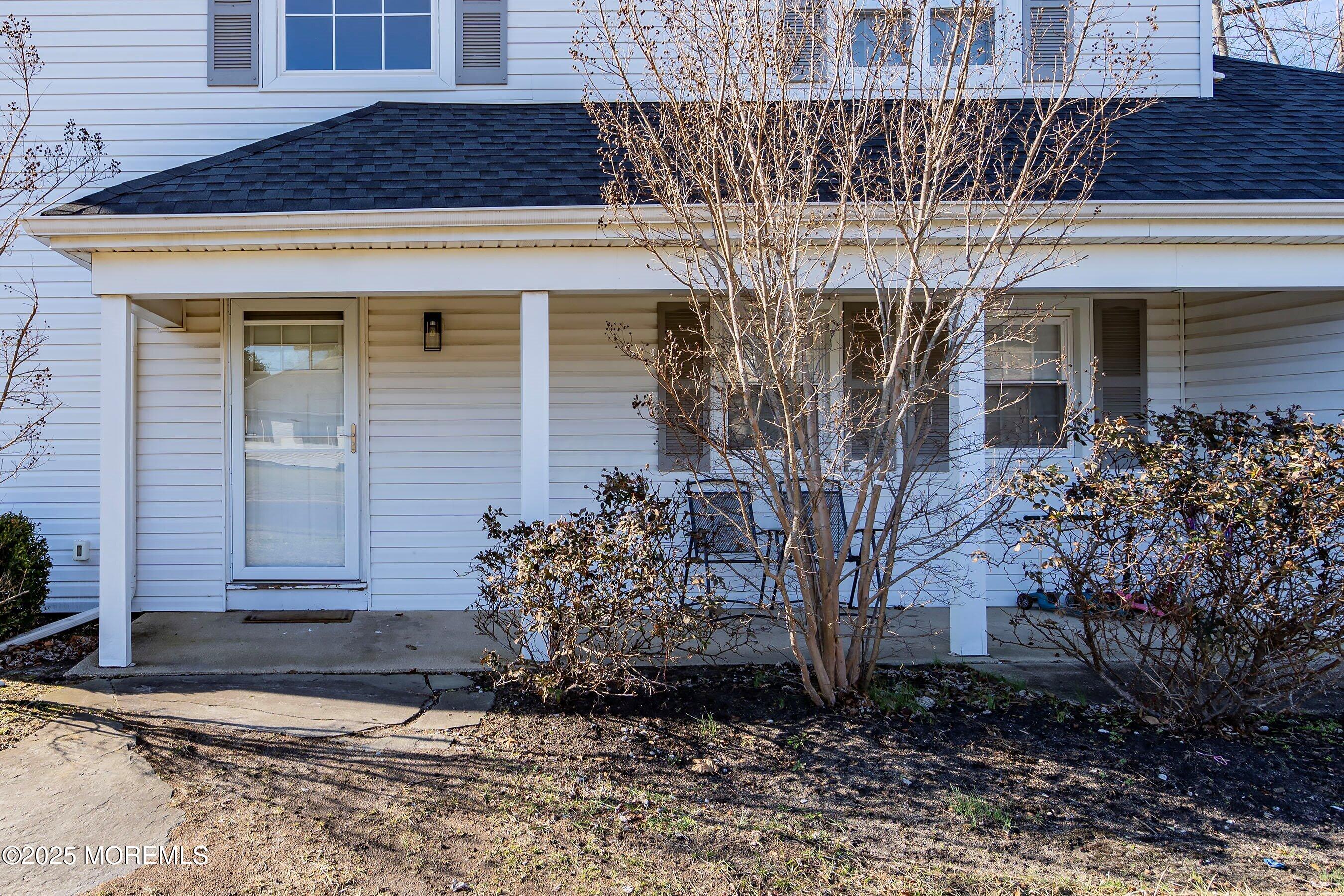 29 Fox Drive Jackson, NJ 08527 - Photo 6 of 41 05-Front Porch 1
