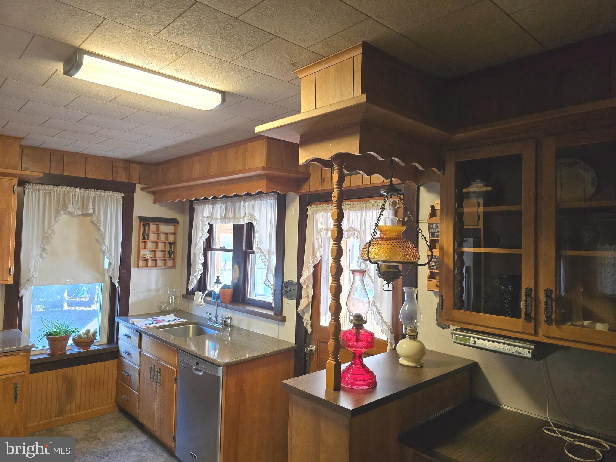 3424 Raymond Street Reading, PA 19605 - Photo 12 of 30 Kitchen