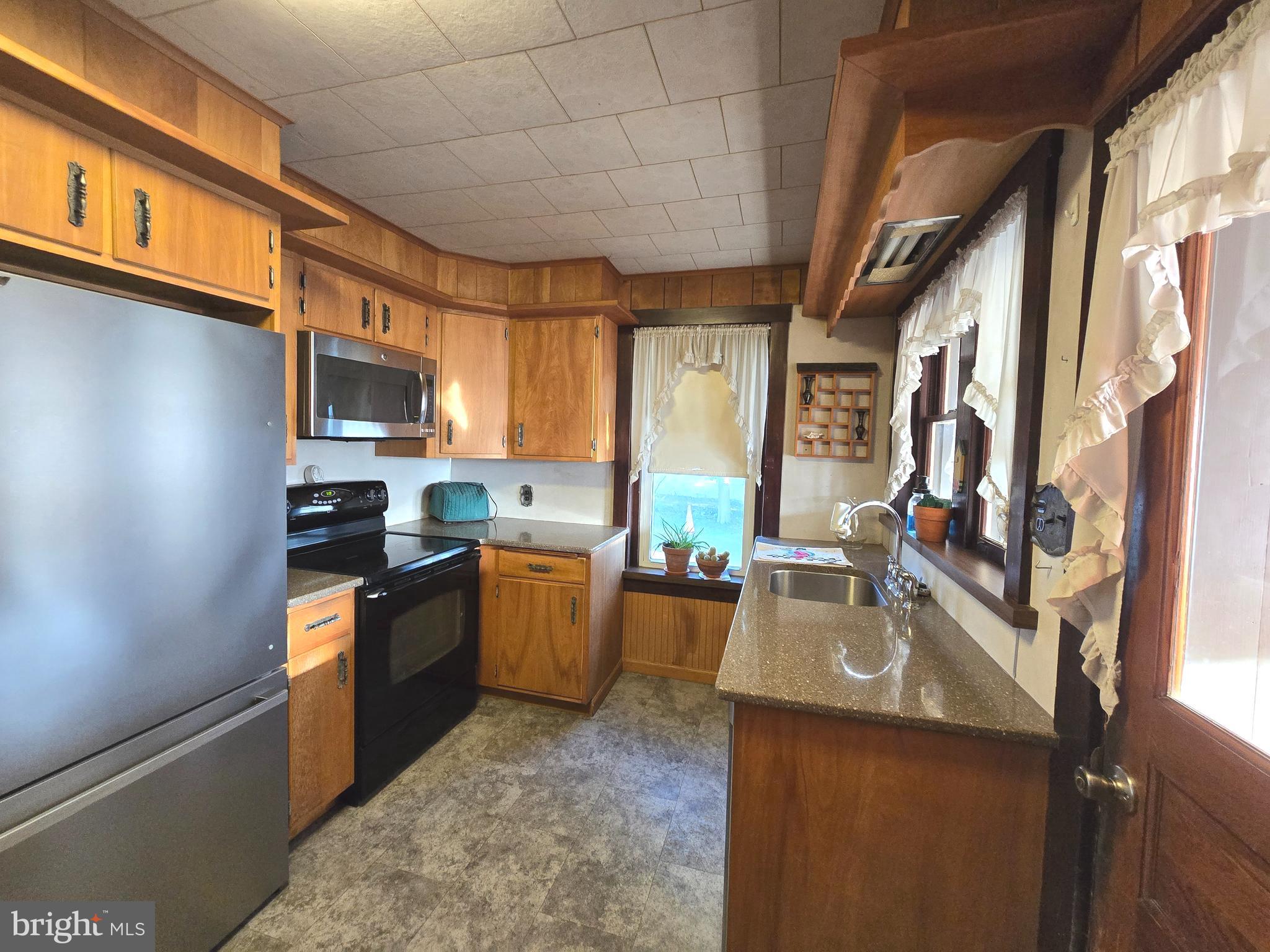 3424 Raymond Street Reading, PA 19605 - Photo 13 of 30 Kitchen