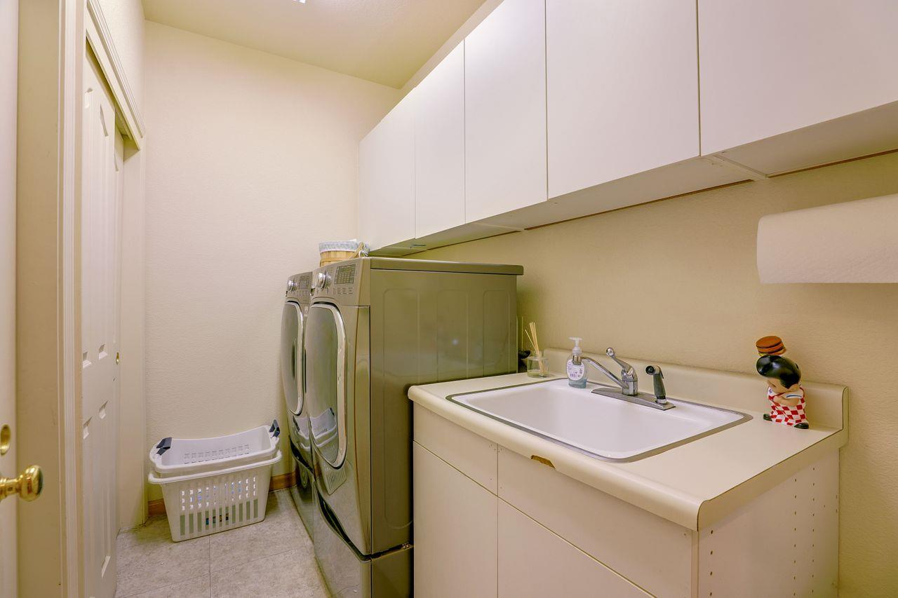 5560 Diablo Hills Road Tres Pinos, CA 95075 - Photo 39 of 46 a bathroom with a sink toilet and shower