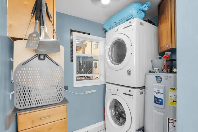 a view of a bedroom with washer and dryer