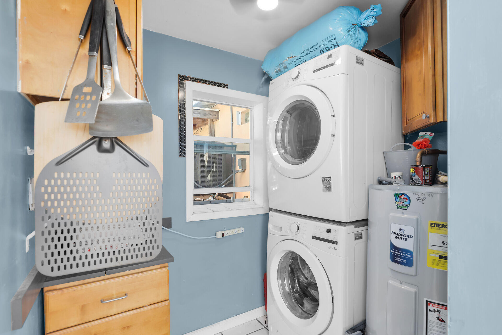1417 8th Street Key West, FL 33040 - Photo 23 of 44 a view of a bedroom with washer and dryer