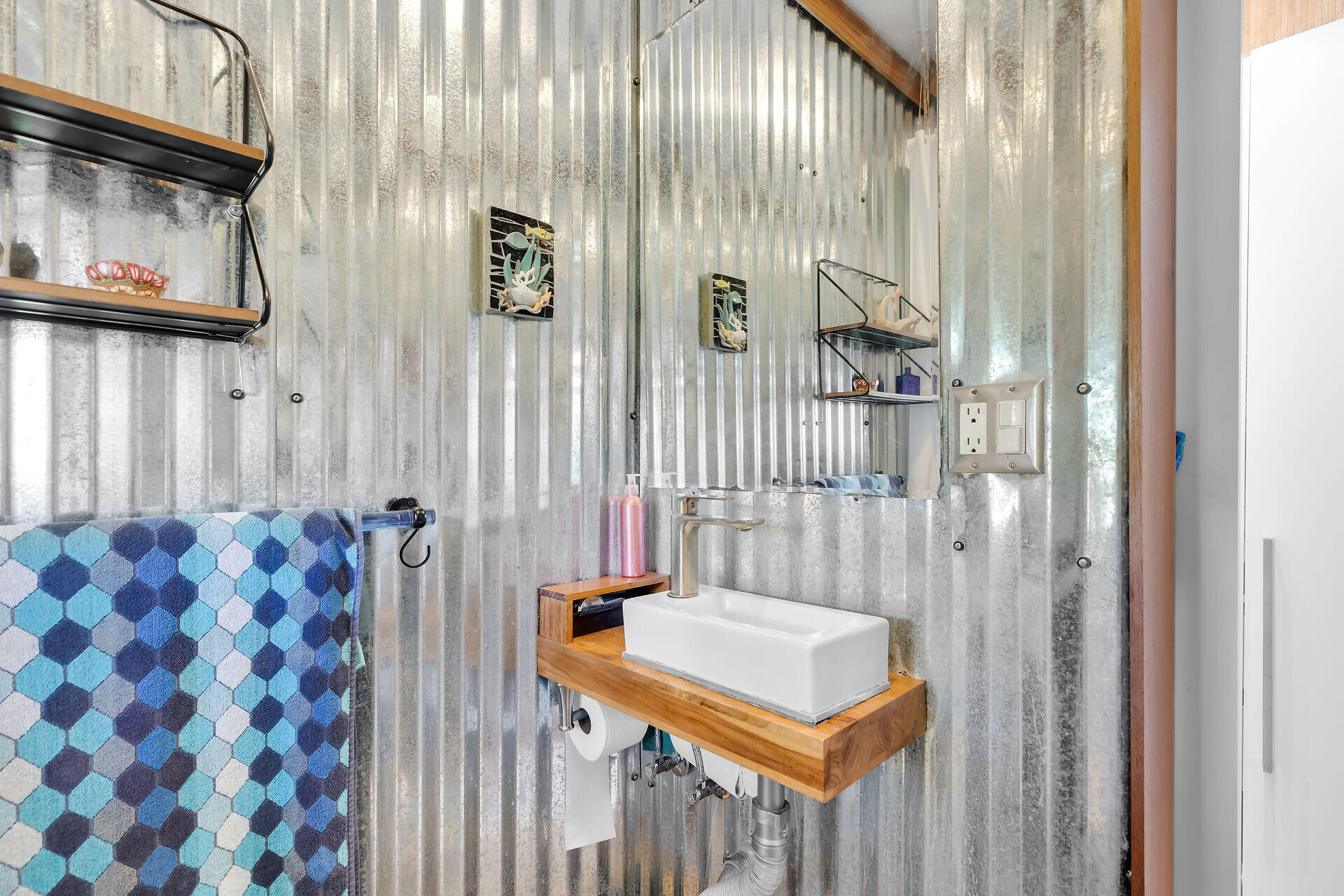 1417 8th Street Key West, FL 33040 - Photo 40 of 44 a balcony with a stove