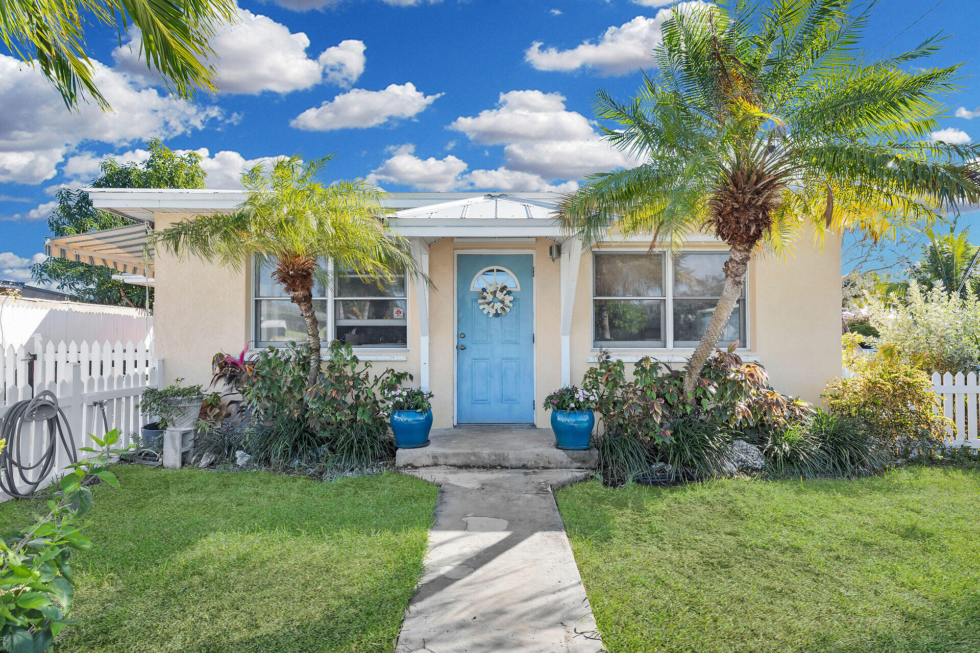 1417 8th Street Key West, FL 33040 - Photo 5 of 44 a front view of a house with garden