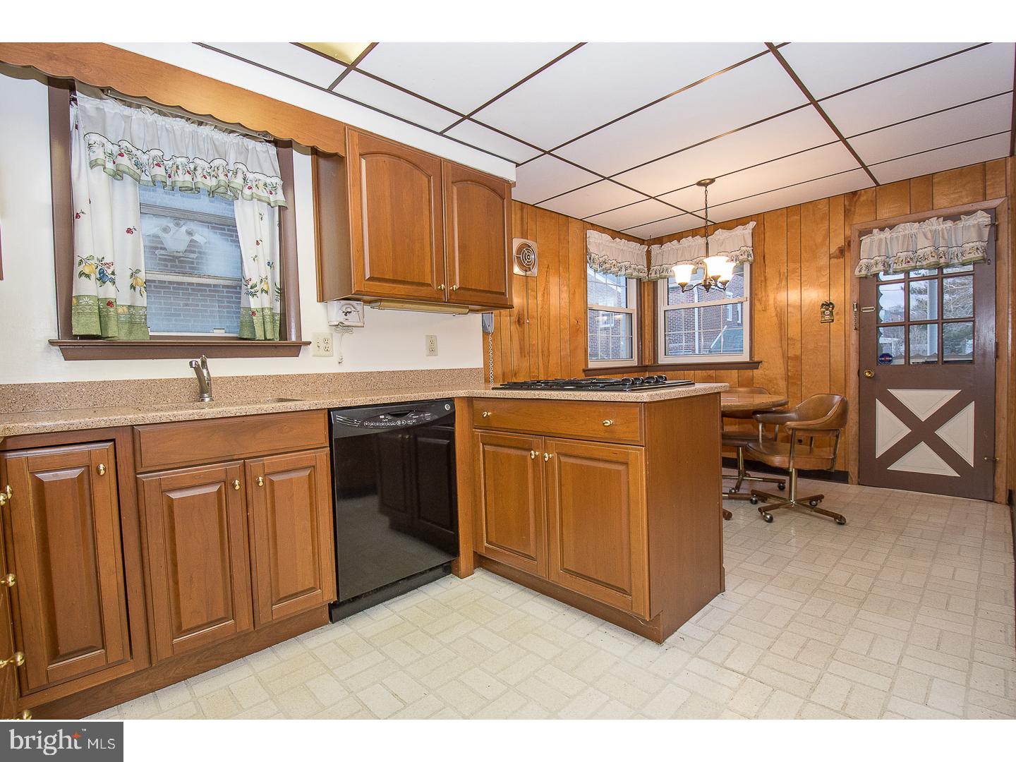 402 Mill Road Havertown, PA 19083 - Photo 9 of 22